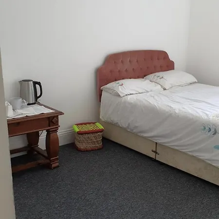 Nocleg ze śniadaniem Royal Oak 2*